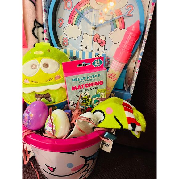 Hello kitty and friends Easter bundle with adorable 40 x 50 rainbow world throw - Picture 12 of 12